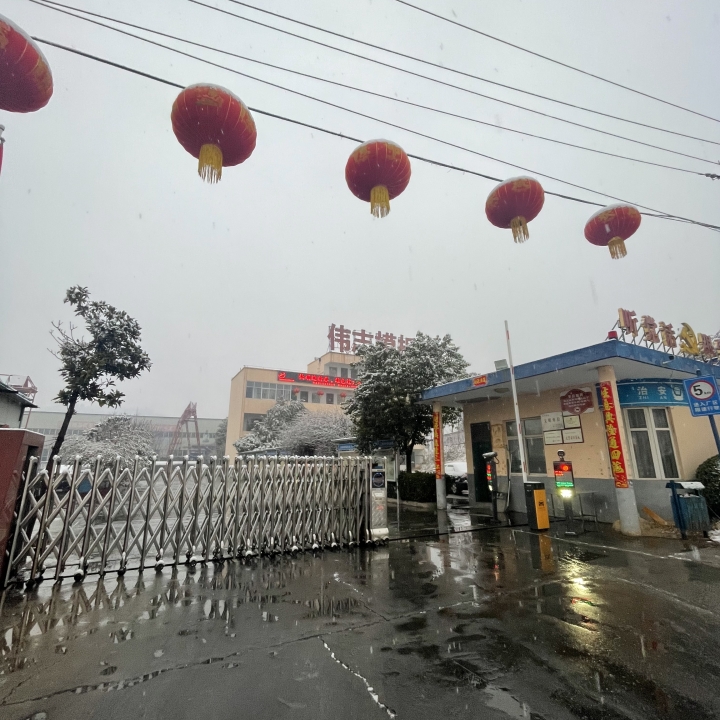 偉志模板提醒您雪天注意出行安全！