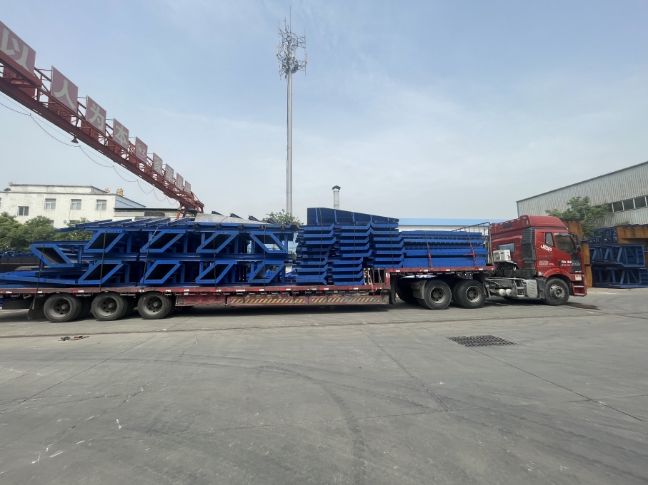 異型蓋梁鋼模板批量發(fā)貨，助力橋梁建設(shè)再提速